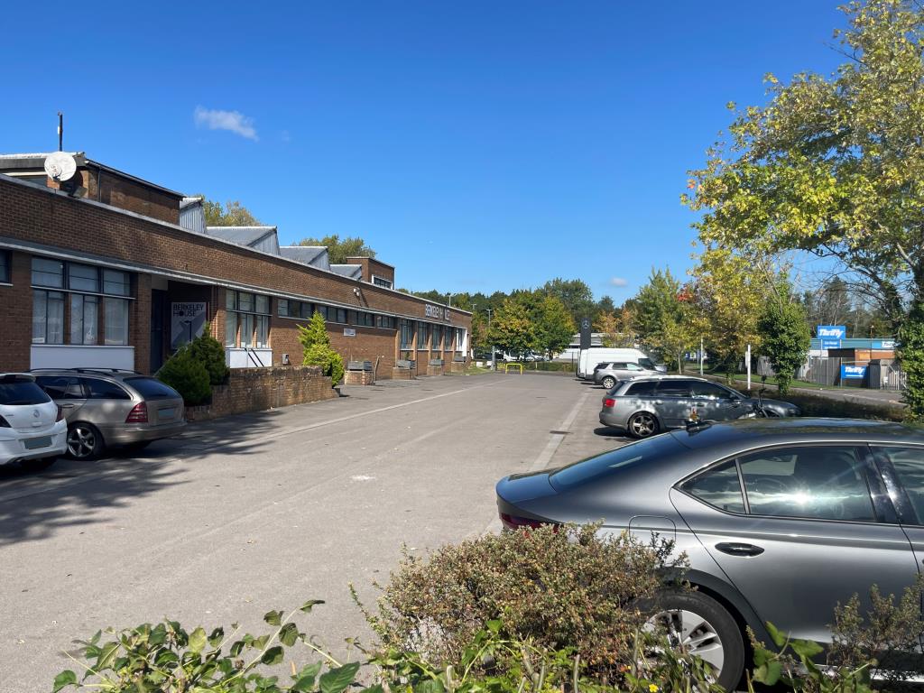 Lot: 49 - SPECULATIVE FREEHOLD LAND ON INDUSTRIAL ESTATE - Land at Hunts rise with Berkeley House to the left